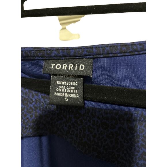 Torrid Leopard Animal Print Peekaboo Cutout Peplum Top 5X - Picture 3 of 4